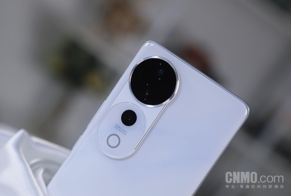 vivo S19 Pro:東方美(měi)學設計與全焦段人(rén)像的(de)集大(dà)成者 vivo S19 Pro:東方美(měi)學設計與全焦段人(rén)像的(de)集大(dà)成者