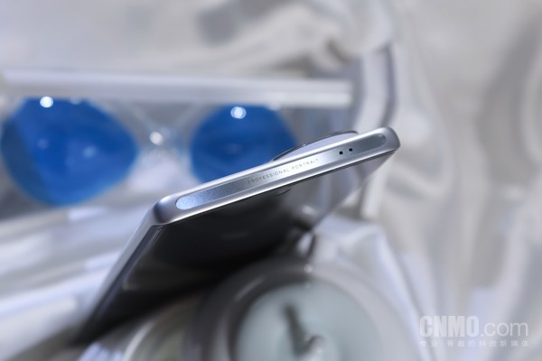 vivo S19 Pro:東方美(měi)學設計與全焦段人(rén)像的(de)集大(dà)成者 vivo S19 Pro:東方美(měi)學設計與全焦段人(rén)像的(de)集大(dà)成者