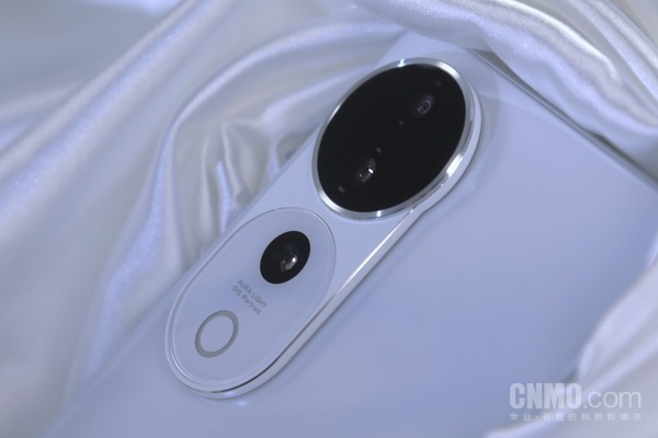 vivo S19 Pro:東方美(měi)學設計與全焦段人(rén)像的(de)集大(dà)成者 vivo S19 Pro:東方美(měi)學設計與全焦段人(rén)像的(de)集大(dà)成者